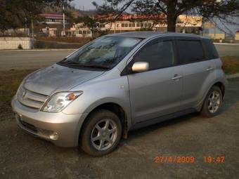2004 Toyota ist Photos