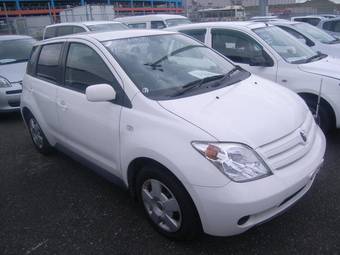 2004 Toyota ist Photos