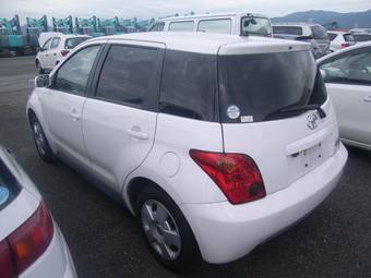 2004 Toyota ist Photos