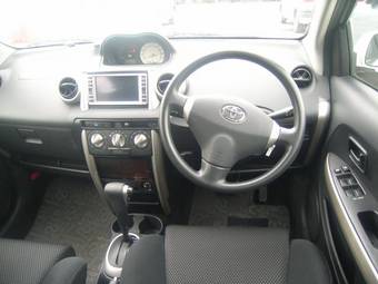 2004 Toyota ist Photos