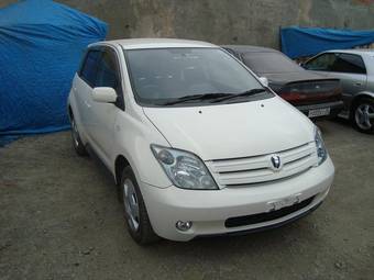 2004 Toyota ist Photos