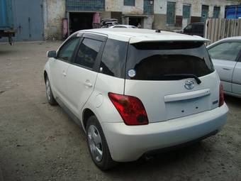 2004 Toyota ist Photos