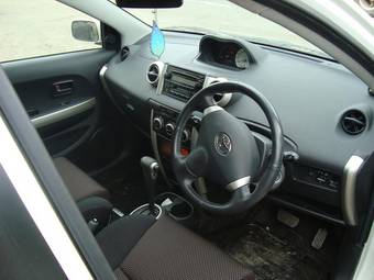 2004 Toyota ist Pictures