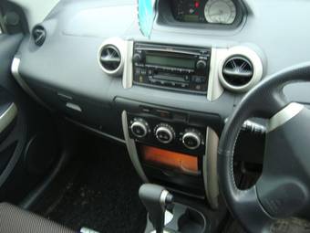 2004 Toyota ist Photos