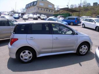 2004 Toyota ist Pics