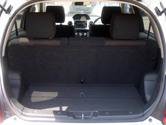 2004 Toyota ist Pictures