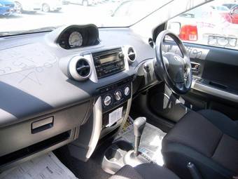 2004 Toyota ist Photos