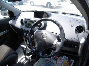 2004 Toyota ist Photos
