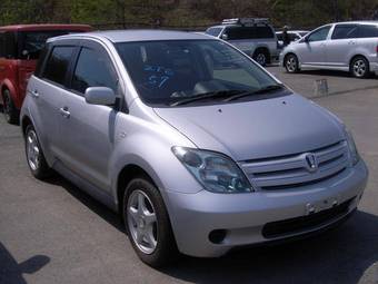 2004 Toyota ist Photos