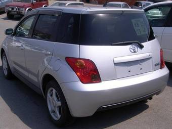2004 Toyota ist Photos