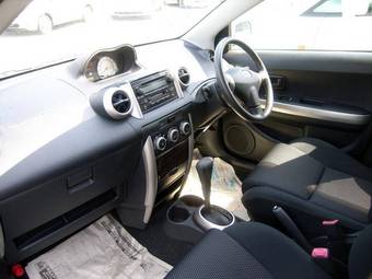 2004 Toyota ist Images