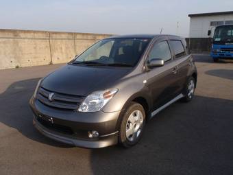 2004 Toyota ist Photos