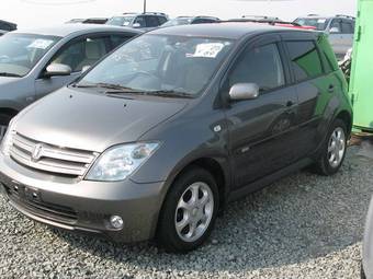 2004 Toyota ist Photos