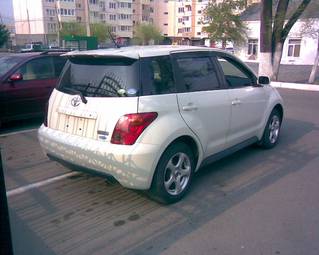 2004 Toyota ist Photos
