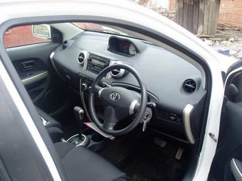 2004 Toyota ist Photos