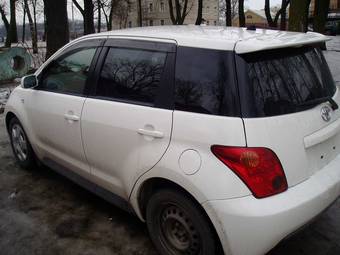2004 Toyota ist Photos