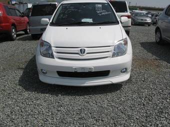 2004 Toyota ist Photos