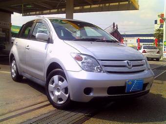 2004 Toyota ist Pictures