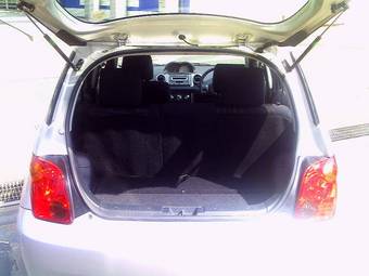 2004 Toyota ist Pictures