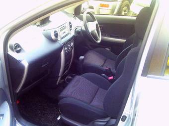 2004 Toyota ist Photos