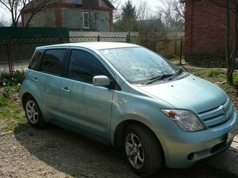 2004 Toyota ist Photos