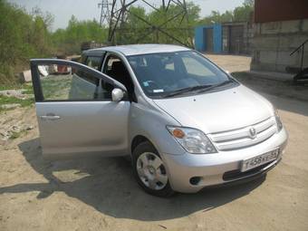 2004 Toyota ist Photos