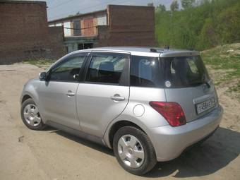 2004 Toyota ist Pictures
