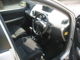 2004 Toyota ist Photos