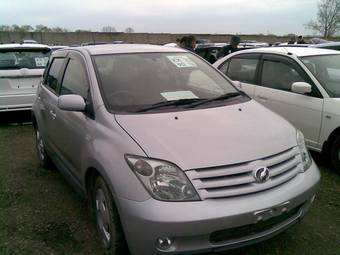2004 Toyota ist Photos