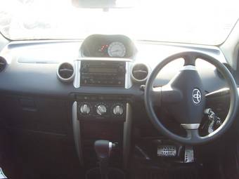 2004 Toyota ist Pics