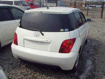 2004 Toyota ist Photos