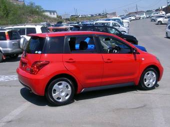2004 Toyota ist Photos