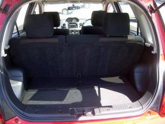 2004 Toyota ist Photos