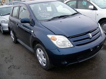 2004 Toyota ist Photos