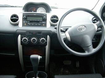2004 Toyota ist Images