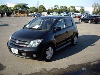 2004 Toyota ist Photos