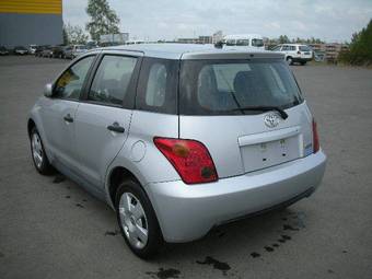 2004 Toyota ist Photos