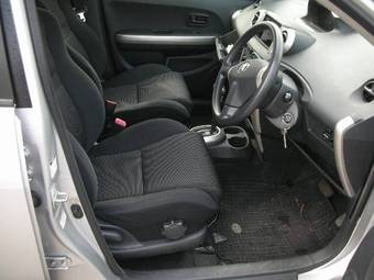 2004 Toyota ist Photos