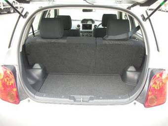 2004 Toyota ist Photos