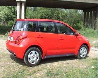 2004 Toyota ist Photos