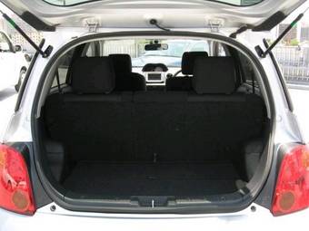 2004 Toyota ist Pictures