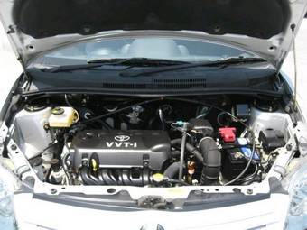2004 Toyota ist Photos