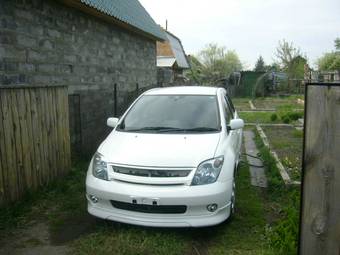 2004 Toyota ist Photos