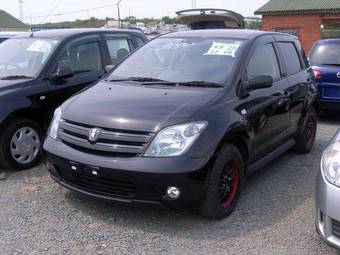 2004 Toyota ist Photos