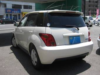 2004 Toyota ist Images