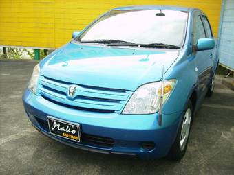 2004 Toyota ist Photos