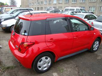 2004 Toyota ist Photos