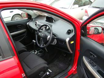 2004 Toyota ist Photos
