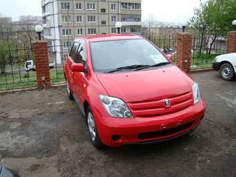 2004 Toyota ist Photos