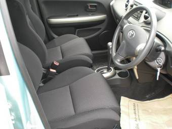 2004 Toyota ist Images